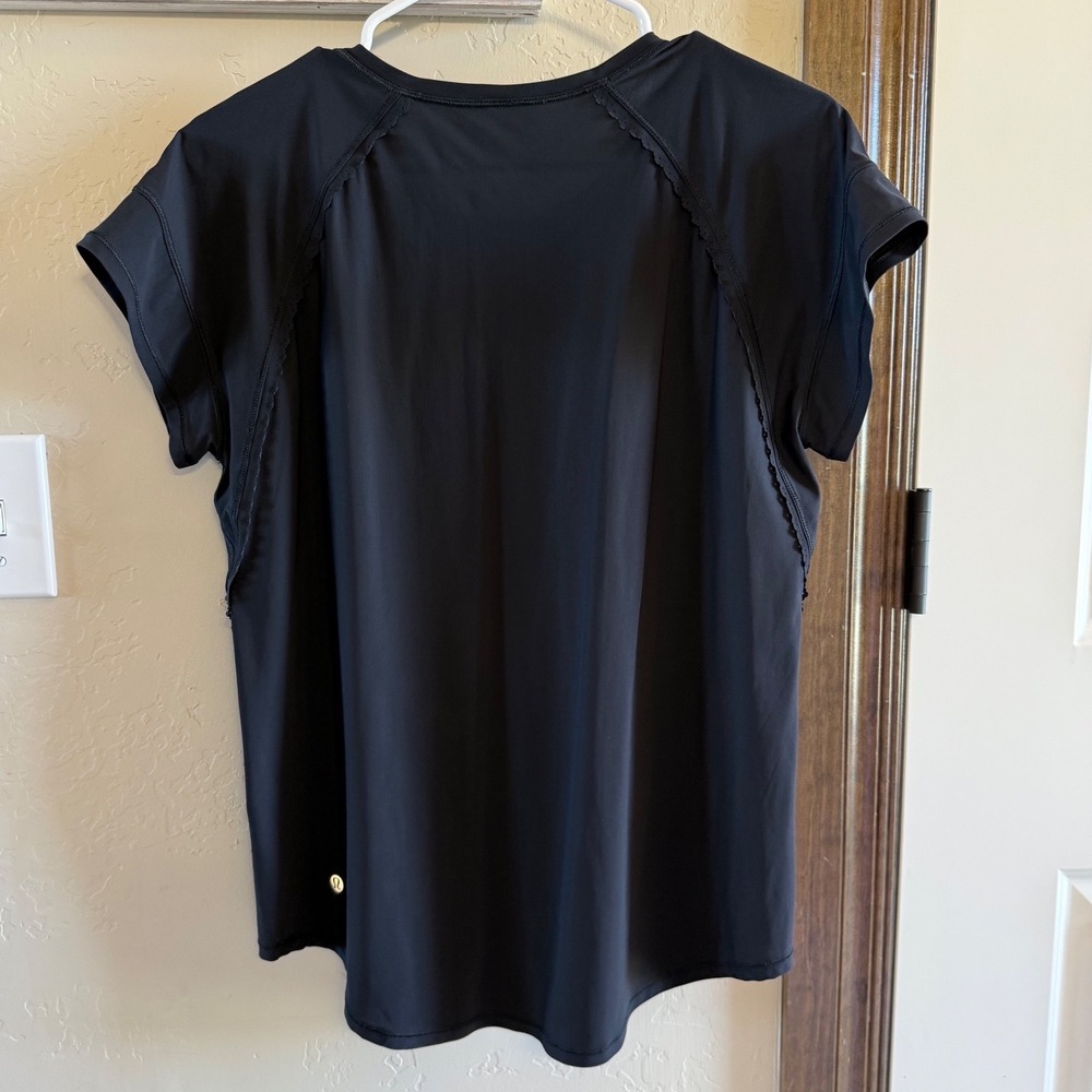 Lululemon - Picture 2 of 3